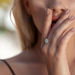 Ring Cabochon II, 14 Karat Rosegold, Sea Blue Chalzedon Bild 3