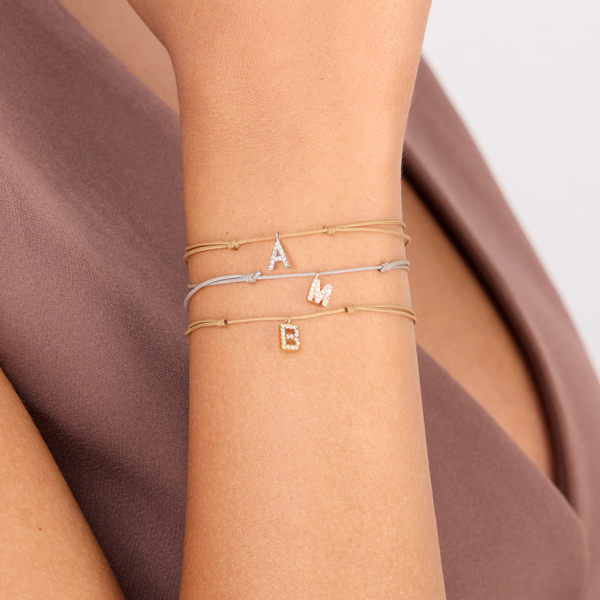 Glücksarmband aus Gelbgold mit Buchstaben