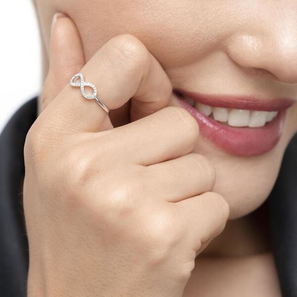Infinityring mit Diamanten, 18 Karat Weigold, Gre 50 Bild 2
