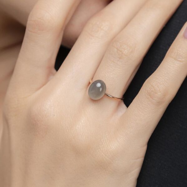 Ring Cabochon II, 14 Karat Rosegold, Grauer Mondstein Bild 5